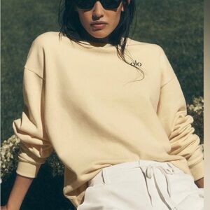 Alo yoga accolade pullover Medium Candlelight yellow (pale yellow)